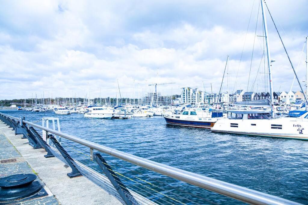 A Luxury 2 Bedroom Apartment With 2 Free Parking Chatham  Luaran gambar