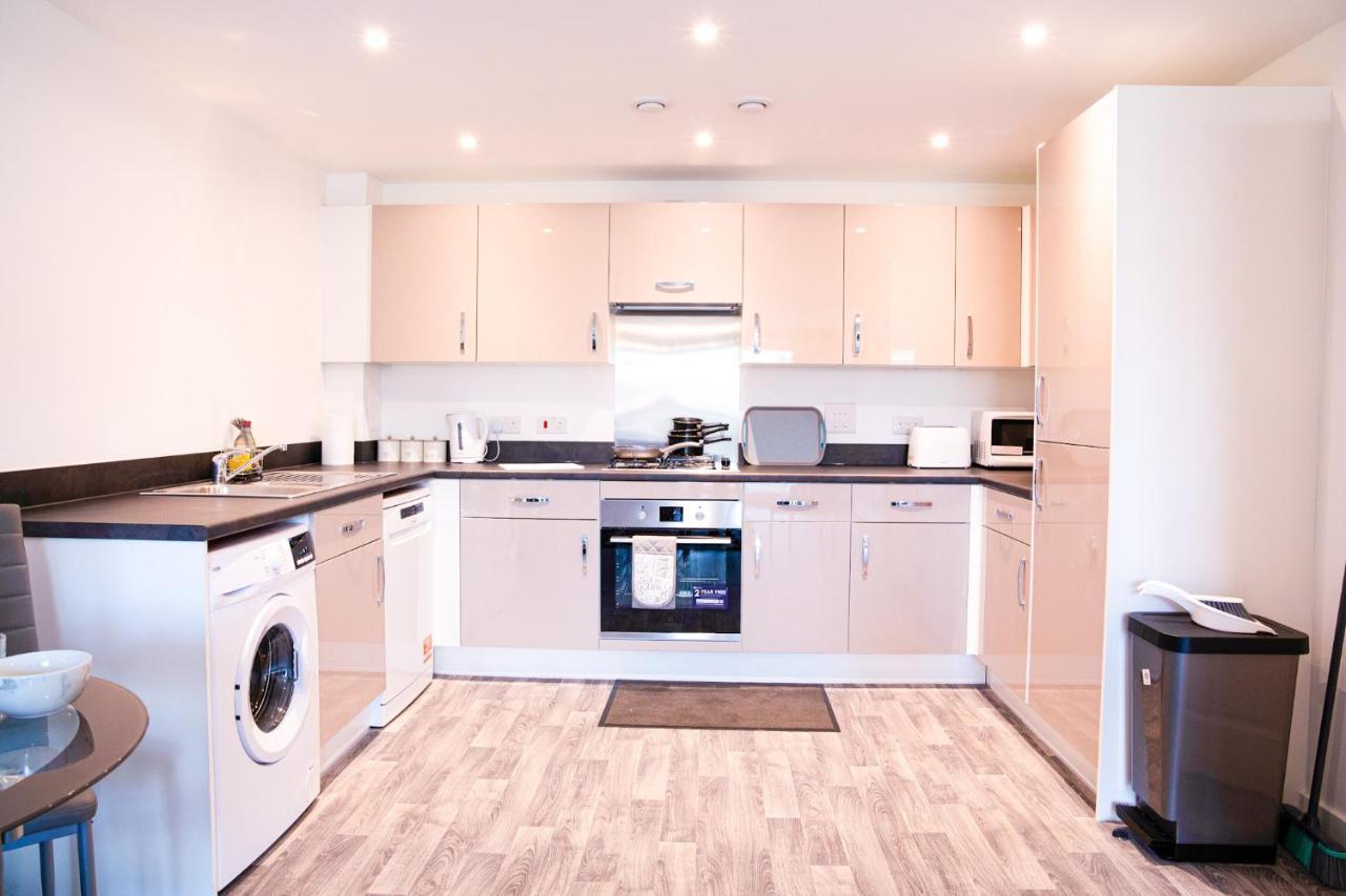 A Luxury 2 Bedroom Apartment With 2 Free Parking Chatham  Luaran gambar