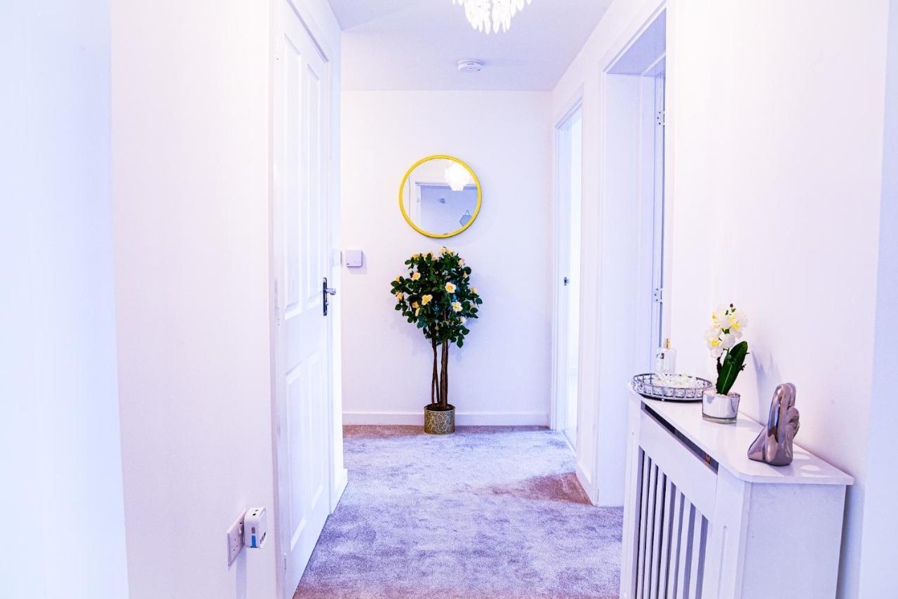 A Luxury 2 Bedroom Apartment With 2 Free Parking Chatham  Luaran gambar
